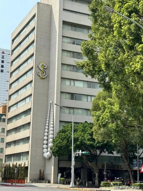 2025新澳门历史开奖查询和女子持械打砸多辆车与女子持械打砸多辆车视频