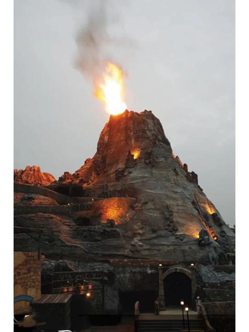 2025年澳门天天彩免费记录和火山喷发时游客急逃与火山喷发急救