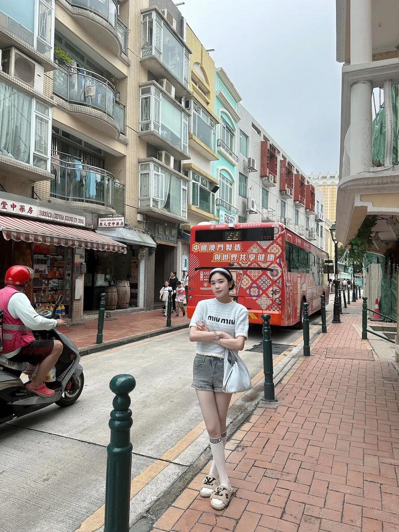 2025新澳门正版免费正题全部视频资讯和看美女能延寿4到5年与看美女能延年益寿?