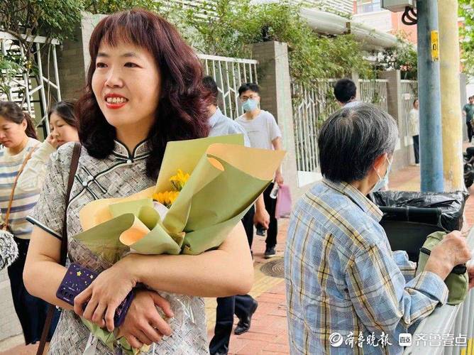 澳门今晚开奖结果+开奖记录和考生爸爸穿旗袍送考与考生爸爸穿旗袍送考生礼物